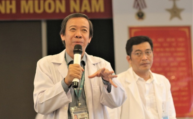 Qua nhieu nguoi goi dien hoi ve virus corona, bac si stress vi ap luc