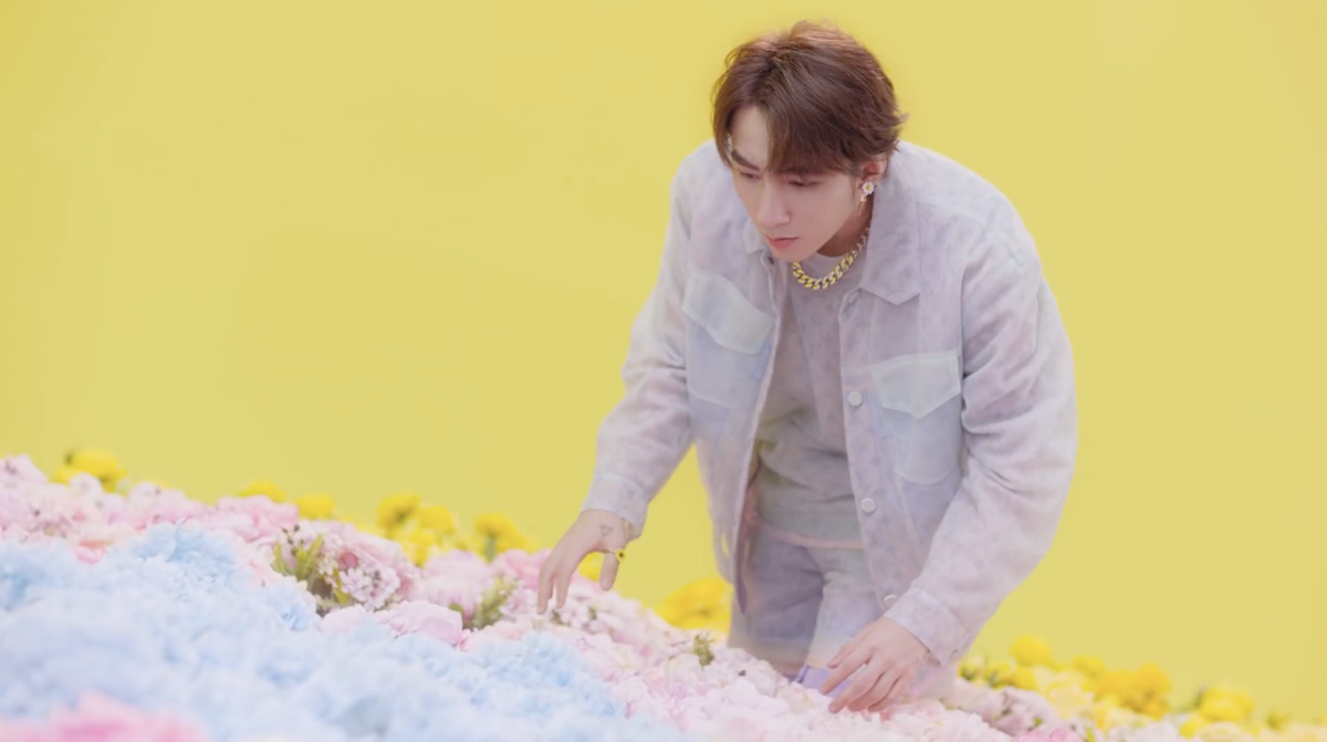 Sơn Tùng M-TP rất ưa chuộng các items thời trang từ Louis Vuitton.