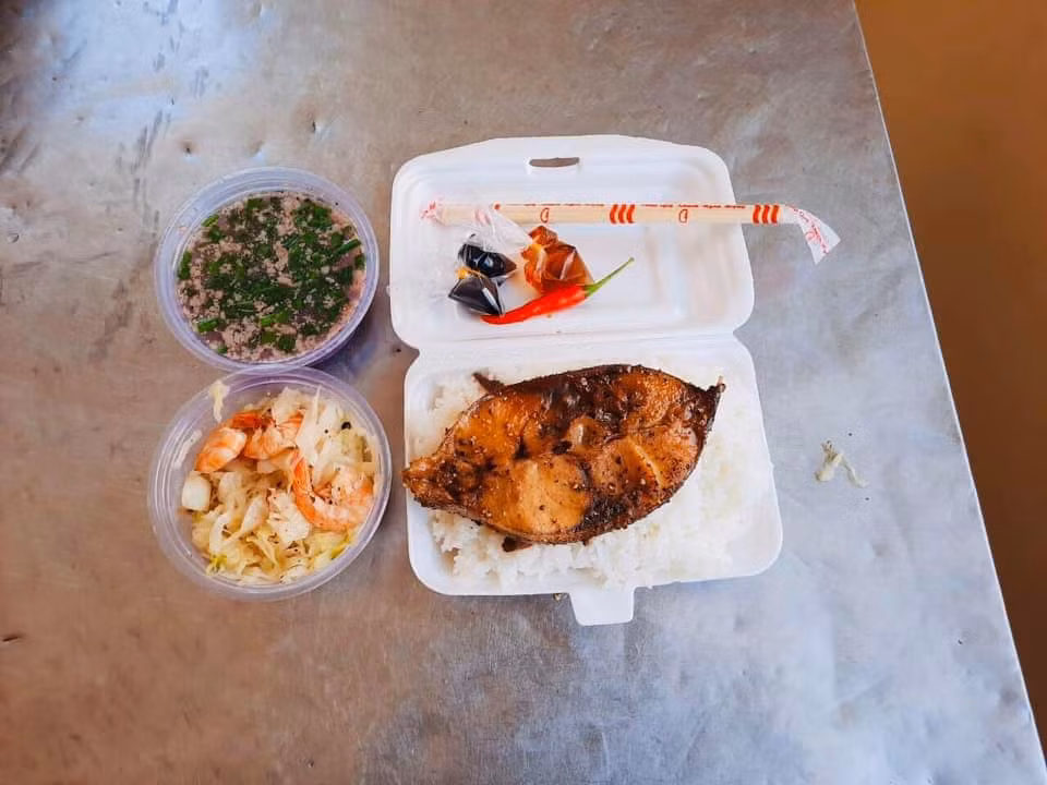 Suất cơm canh, cá bớp cực kỳ hấp dẫn tại khu cách ly ở huyện đảo Phú Quốc, Kiên Giang. Ảnh: Internet. Video "Chế biến món ngon từ nấm đông cô". Nguồn: VTC.