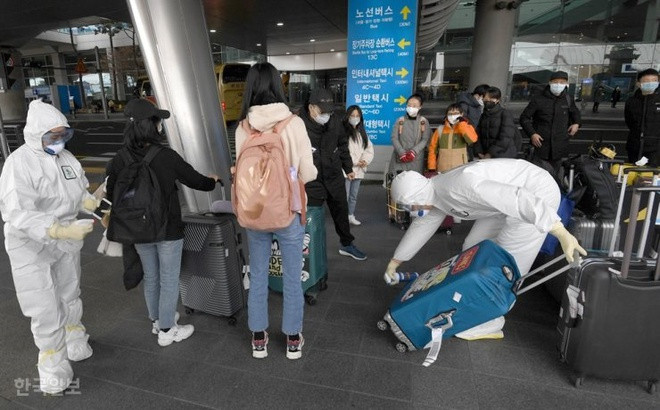 Mot nguoi Han Quoc phat hien nhiem COVID-19 khi vua ve nuoc, Binh Duong cach ly 42 F