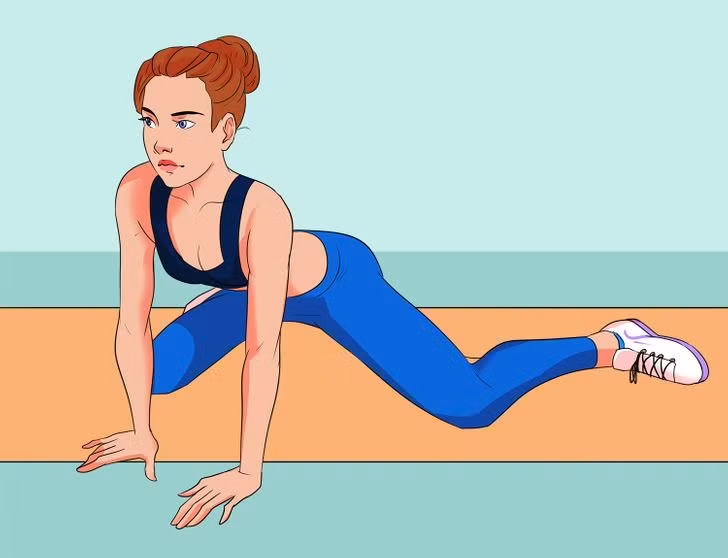 Kéo giãn tư thế con ếch: Động tác này giúp làm săn chắc cơ đùi trong và cơ bụng. Ngồi với tư thế hai chân tạo hình chữ W, hai bàn tay chống xuống phía trước mặt. Đẩy người về phía trước, nâng mông cao khỏi mặt thảm tạo tư thế con ếch. Giữ tư thế trong ít nhất 2 phút. Lặp lại động tác 5 lần.