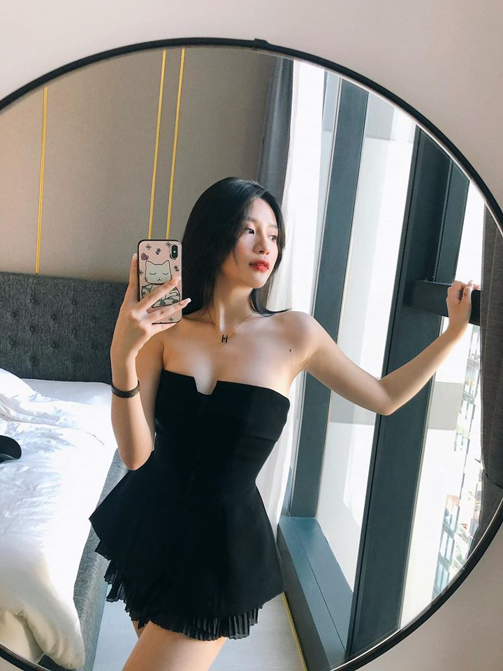 Từ ngày qua Mỹ, Mai Diz thay đổi hình tượng sang phong cách ăn mặc gợi cảm, nhưng vẫn giữ cách trang điểm chuẩn hot girl cô từng theo đuổi.