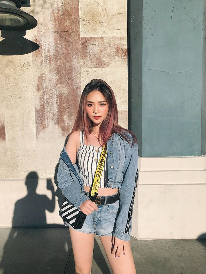 Người đẹp chọn cách phối đồ xuống phố vừa năng động vừa cá tính nhưng vẫn đủ sexy. Ảnh: FBNV. Video "Minh Hằng chia sẻ về phong cách thời trang". Nguồn: VTC.