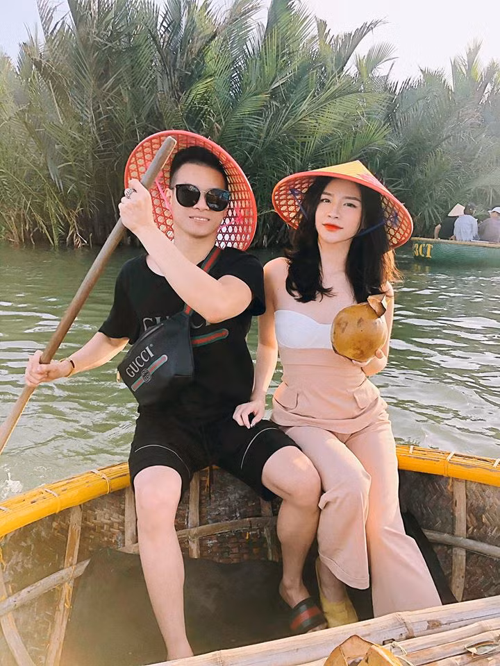 Mai Diz được nổi lên với danh hiệu "hot girl lai Pháp sở hữu tên lạ". Trang cá nhân của cô gái 19 tuổi có hơn 140.000 lượt theo dõi.