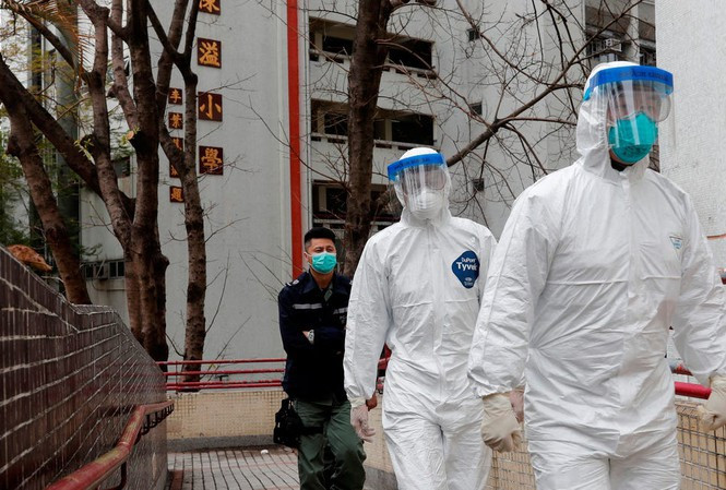 Hong Kong: Tim thay virus SARS-CoV-2 trong duong ong chung cu