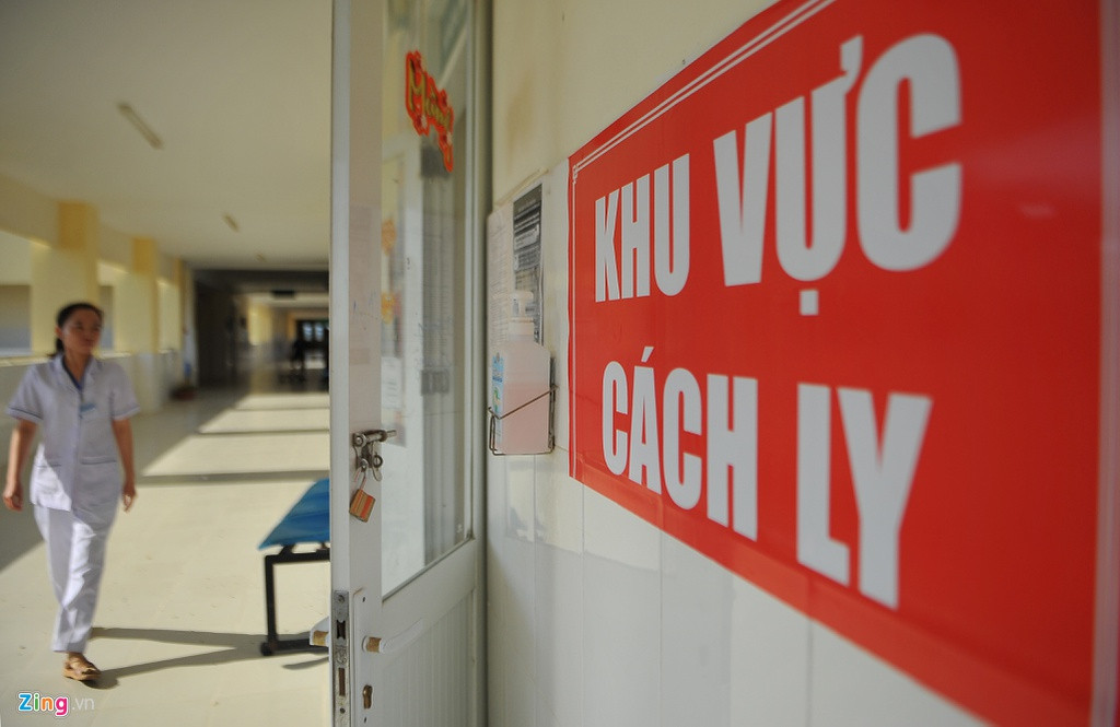 Trung tâm điều phối nhân lực y tế Sở Y tế sẽ có kế hoạch luân phiên cán bộ nhân viên y tế của các bệnh viện đa khoa và chuyên khoa của TP đến công tác tại bệnh viện này; ngoài các chuyên gia về bệnh nhiễm còn có chuyên gia về bệnh lý đường hô hấp và chuyên gia về hồi sức cấp cứu. Ảnh: Zing.