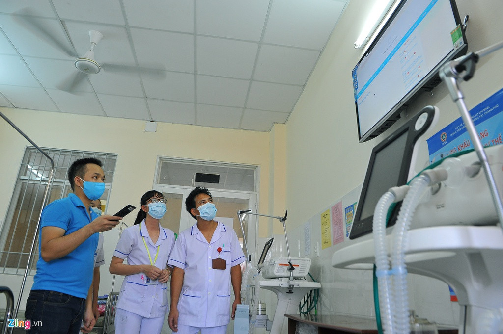 Nhân sự bệnh viện sẽ do Sở Y tế TP.HCM bố trí đội ngũ cán bộ, nhân viên y tế từ các bệnh viện đa khoa và chuyên khoa của thành phố đến làm việc. Ảnh: Zing.