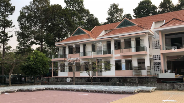 Trưa 10/3, Sở Y tế TP.HCM cho biết sẽ triển khai thêm một bệnh viện chuyên điều trị Covid-19 tại huyện Cần Giờ. Theo đó, Bệnh viện huyện Cần Giờ đã chuyển đổi chức năng một phần cơ sở vật chất hiện tại trở thành Bệnh viện điều trị Covid-19 Cần Giờ. Ảnh: Sở Y tế.