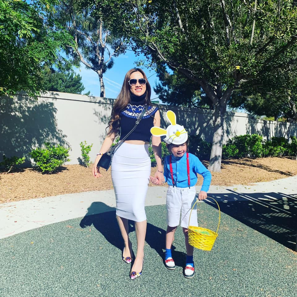 Dù đã trải qua 2 lần sinh nở nhưng bà mẹ Việt kiều vẫn giữ được vóc dáng nuột nà và ăn mặc sexy.