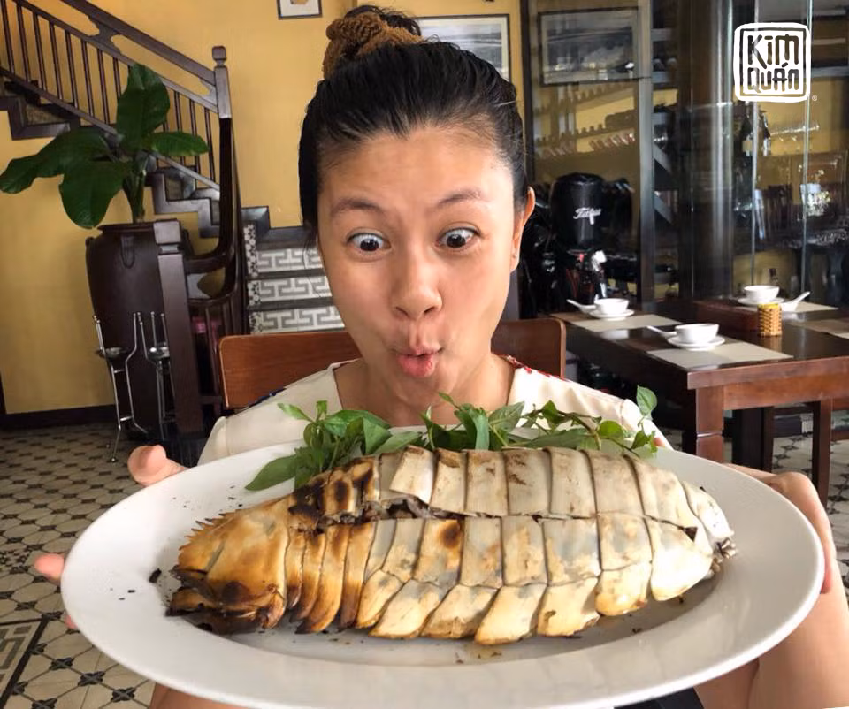 Thịt của bọ bọ biển có màu trắng đục. Khi luộc ăn có vị béo nhưng không ngậy, thơm ngọt và thanh.