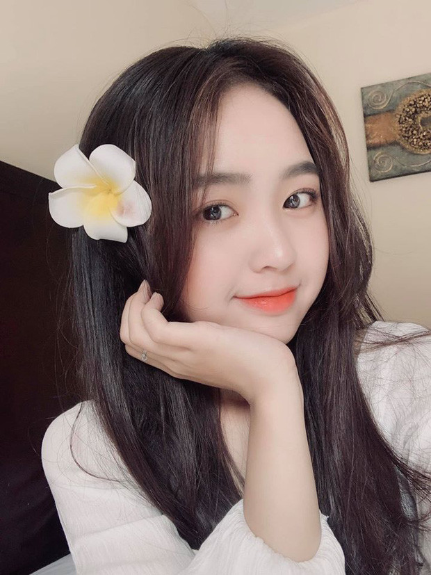 Cô chị thường ăn mặc trẻ trung "ăn gian" tuổi thật.