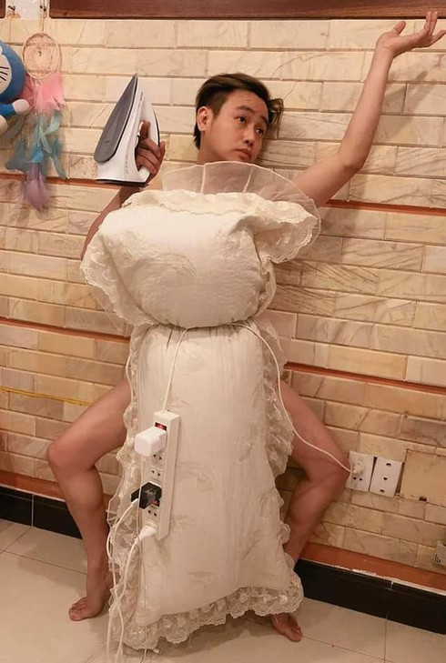 Hữu Tín khiến dân tình cười ra nước mắt khi bắt trend “mặc gối” cực hài hước.