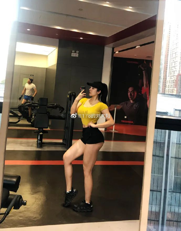 Liu Tai Yang còn uống thêm bột protein để tăng cơ, ngăn cơ thể thiếu hụt chất này. Ảnh: Internet. Mời độc giả theo dõi Video "Bí quyết làm đẹp của sao Việt". Nguồn: VTC.