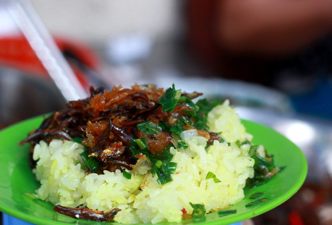 Món này được người dân Nha Trang rất ưa chuộng vì một phần vì hương vị độc đáo của nó. Chẳng béo ngậy, nhiều vị như các món xôi thập cẩm, hay khô khan như xôi chà bông, lạp xưởng,…