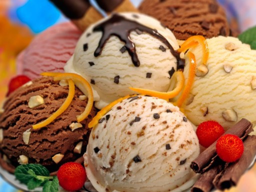 Kem tỏi, Mỹ. Đây không hẳn là điều gì đó quá bất ngờ, khi người ta có thể chế tạo được kem tỏi tại nơi lễ hội Tỏi thường niên được diễn ra. Bạn có thể nhận được những viên kem miễn phí tại lễ hội này vào tháng 7 hàng năm, hoặc thử mua chúng ở một cửa hàng tỏi thuộc trung tâm thương mại Gilroy, Canifornia, Mỹ.