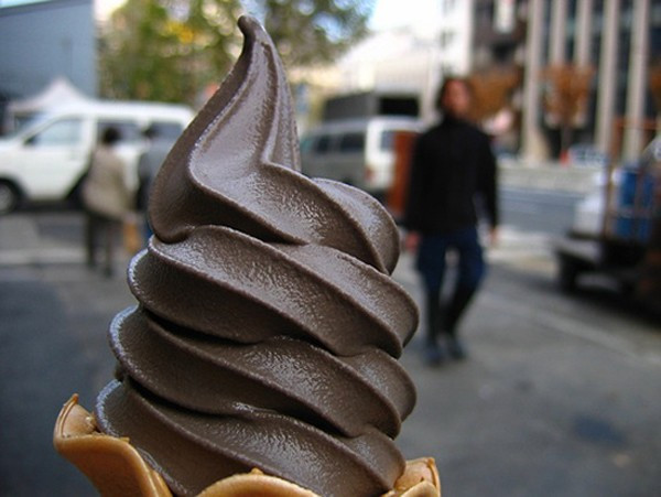 Kem có mùi khai, Bắc Âu. Món kem kỳ dị này được làm từ một loại cam thảo đặc biệt. Nó rất nổi tiếng và phổ biến ở vùng Bắc Âu. Loại kem này chứa lượng khá nhiều chất amoniac, nó có thể "tấn công" khứu giác của người ăn và có thể gây buồn nôn.