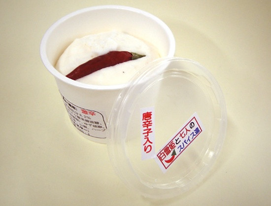 Kem ớt: Kem là món ăn mát lạnh giúp giải nhiệt mùa hè, tuy nhiên lại có một loại kem đặc biệt được làm từ các nguyên liệu cay nóng nhất như ớt và hạt tiêu. Có lẽ loại kem này chỉ thích hợp để thưởng thức trong tiết trời lạnh giá. Ảnh: Internet. Video "Chế biến món ngon từ nấm đông cô". Nguồn: VTC.