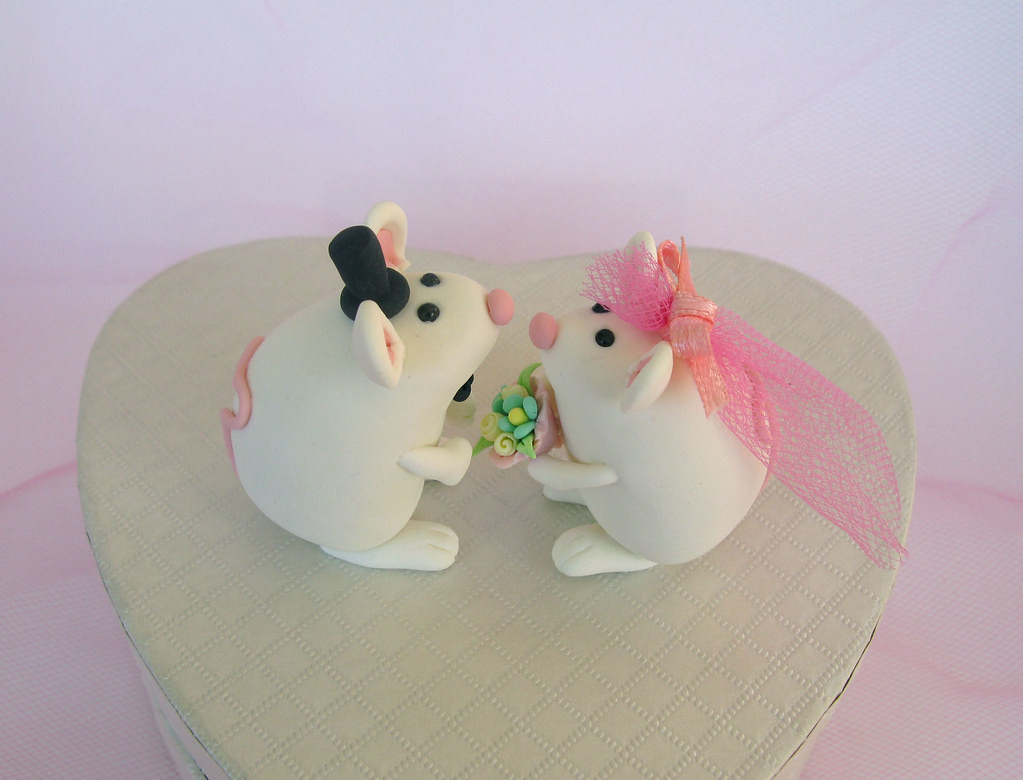 Chiếc bánh tái hiện đám cưới chuột đầy viên mãn.