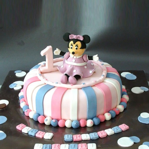 Bạn có thể tham khảo các mẫu bánh màu sắc này để tặng cho bạn bè hoặc người thân.