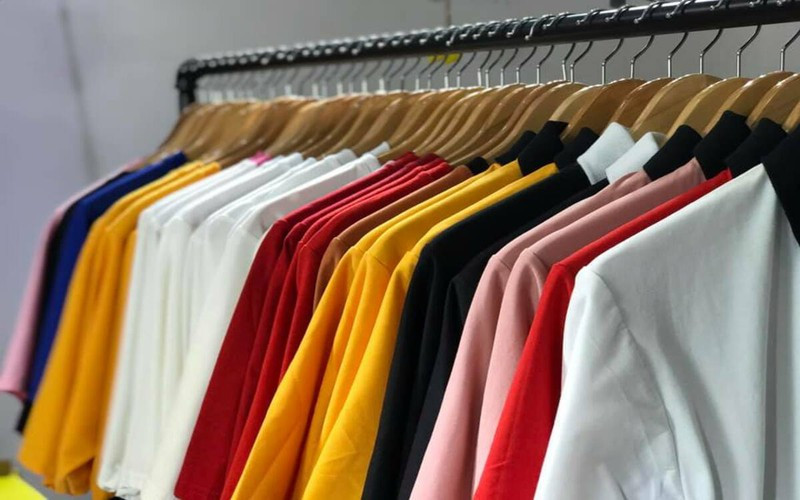 Vải polyester và spandex giữ virus lâu hơn loại cotton thông thoáng. Vì vậy mọi người nên giặt quần tất, đồ lót và váy kĩ càng hơn.