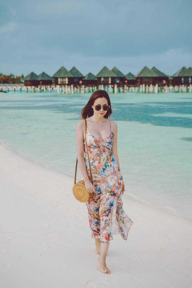 Người đẹp luôn tự tin khi diện những trang phục sexy nhiều kiểu dáng và màu sắc khác nhau.