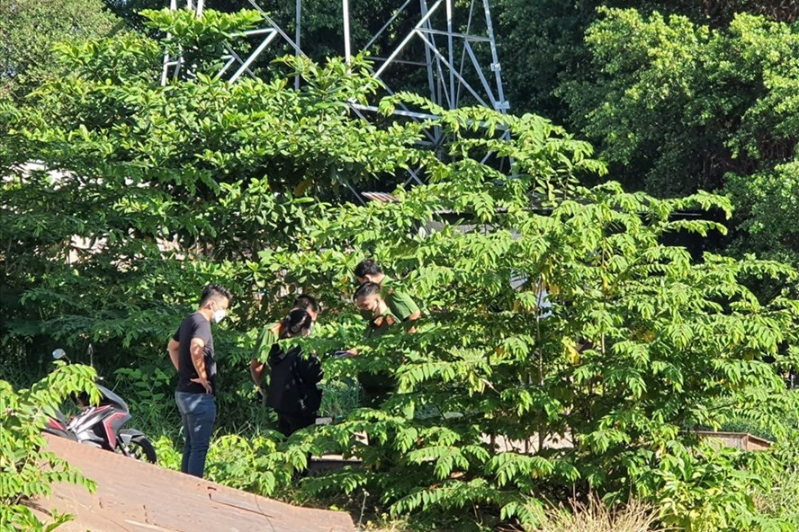 Nam sinh mat tich, thi the noi tren song Sai Gon: Balo co cuc da 10kg