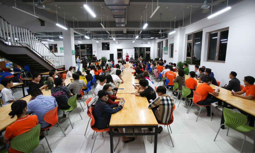 Hanh trinh mang hy vong den tre mo coi COVID-19 cua ong Truong Gia Binh-Hinh-3