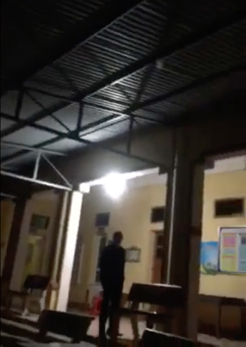 Cô gái đi xin giấy cách ly nhưng bị nhân viên trạm y tế chửi là 'con lợn' - Hình 2 Co gai di xin giay cach ly nhung bi nhan vien tram y te chui la 'con lon'-Hinh-2