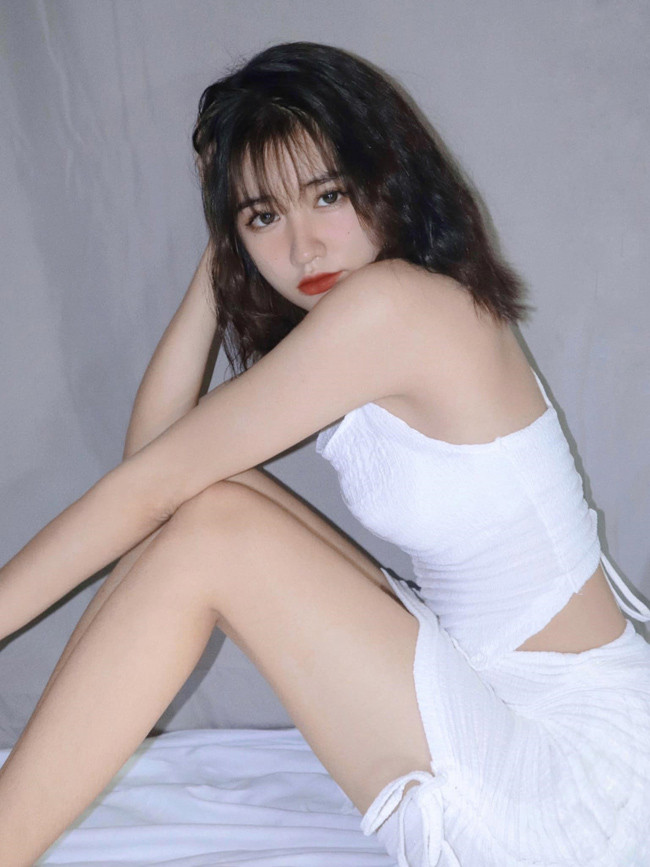 Khánh Huyền khá kín tiếng về cuộc sống cá nhân.