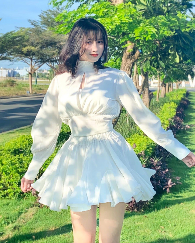 Cô chọn theo đuổi phong cách thời trang đáng yêu, trẻ trung phù hợp với lứa tuổi.