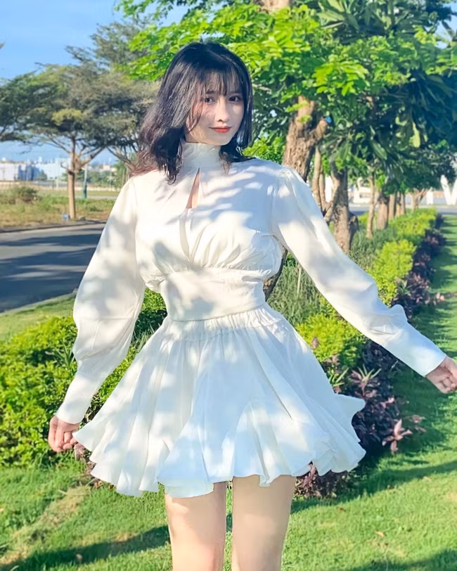 Cô chọn theo đuổi phong cách thời trang đáng yêu, trẻ trung phù hợp với lứa tuổi.