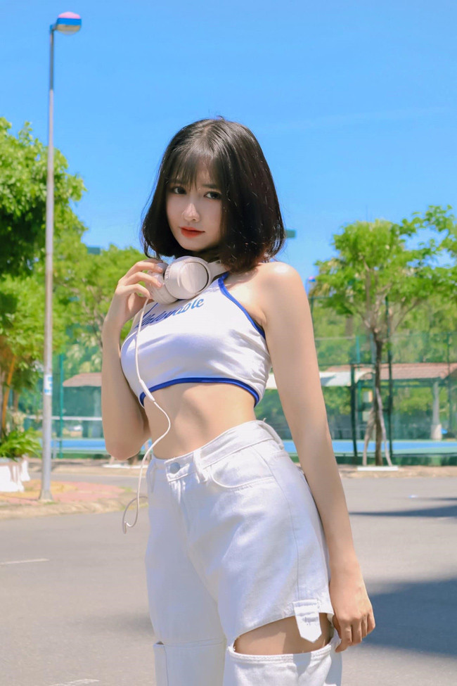 Vóc dáng phổng phao của cô gái mới lớn khiến nhiều người ngưỡng mộ.