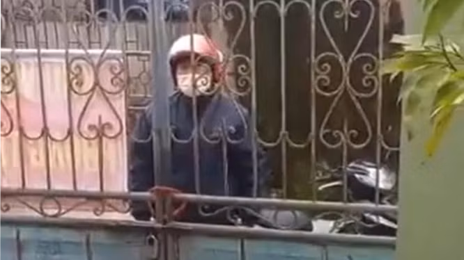 Ho dan co F0 bi khoa cong o Hung Yen: Giu cho dan, dung day cai kho cho dan”