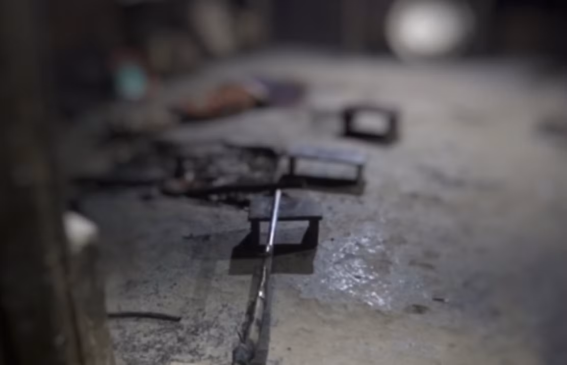  Truy bắt nghi phạm bắn chết vợ. Ngày 4/2, Công an tỉnh Sơn La đang phối hợp với Công an huyện Sốp Cộp truy bắt nghi phạm gây ra vụ án mạng xảy ra ở xã Mường Lạn. Tối 30/1, nghe tiếng súng nổ từ nhà ông Hạng A Do (36 tuổi), người dân chạy sang thì phát hiện bà G.T.M. (vợ ông Do) tử vong. Thời điểm đó, ông Do đã rời khỏi hiện trường. Cảnh sát đã thu giữ một súng săn tự chế và đang truy bắt nghi phạm.