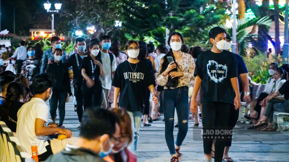 Cặp đôi Tân – Trinh yêu nhau 1 năm chia sẻ, năm nay ngày lễ tình nhân rơi vào ngày thứ 2 đầu tuần nên anh cùng bạn gái tranh thủ đi trước một hôm và cũng cầu mong có một mùa valentine luôn ấm áp, ngọt ngào bên bạn gái.