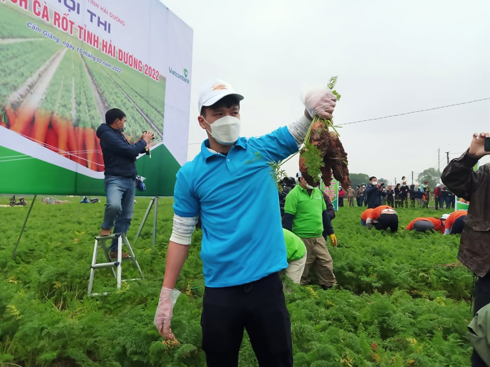 Chiều 15/2, Hoàng Đức cùng các tuyển thủ Trọng Đại, Đức Chiến đã tham dự cuộc thi thu hoạch cà rốt trong Lễ hội thu hoạch cà rốt năm 2022 do tỉnh Hải Dương tổ chức tại xã Đức Chính, huyện Cẩm Giàng, tỉnh Hải Dương. 