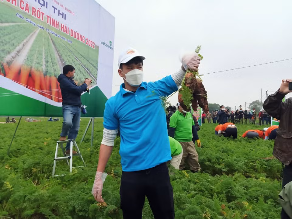 Chiều 15/2, Hoàng Đức cùng các tuyển thủ Trọng Đại, Đức Chiến đã tham dự cuộc thi thu hoạch cà rốt trong Lễ hội thu hoạch cà rốt năm 2022 do tỉnh Hải Dương tổ chức tại xã Đức Chính, huyện Cẩm Giàng, tỉnh Hải Dương. 