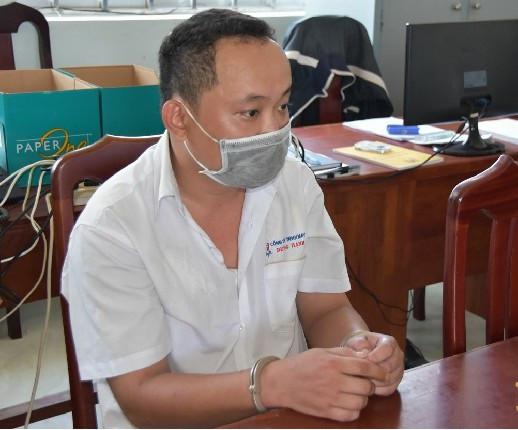  Mang súng nhựa đi cướp ngân hàng ở Tiền Giang: Ngày 20/2, Công an TP Mỹ Tho, Tiền Giang, tạm giữ hình sự Huỳnh Nhật Tôn (31 tuổi, ở xã Trung An, TP Mỹ Tho) để điều tra về hành vi cướp tài sản. Theo lời khai của Tôn, do không có tiền tiêu xài nên nảy ý định cướp tài sản. Ngày 16/2, Tôn mua súng nhựa và đi đến phòng giao dịch một ngân hàng ở phường 6, TP Mỹ Tho. Rút súng nhựa đe dọa nhân viên, anh ta đưa túi nylon ghi sẵn yêu cầu để vào đó 500 triệu đồng. Khi một nhân viên ngân hàng khác bấm chuông báo động, Tôn chạy ra ngoài, phóng xe máy bỏ chạy. Ngày 18/2, cảnh sát đã bắt giữ Tôn.