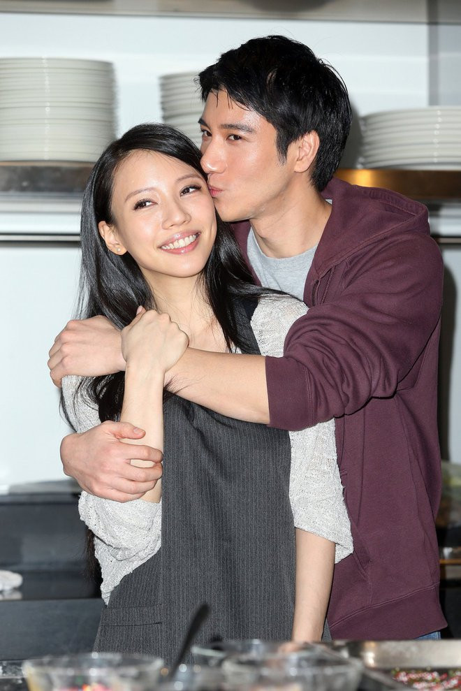 Vương Lực Hoành hoàn tất thủ tục ly hôn - Hình 2 Vuong Luc Hoanh hoan tat thu tuc ly hon-Hinh-2