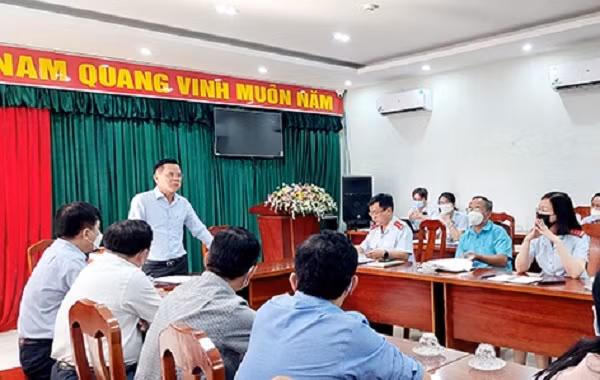  Đồng Nai thanh tra việc mua sắm thiết bị y tế tại hàng loạt bệnh viện. Mới đây, Thanh tra tỉnh Đồng Nai đã công bố Quyết định của Chủ tịch UBND tỉnh về thanh tra việc mua sắm trang thiết bị, vật tư y tế, sinh phẩm, kít xét ghiệm, vắc xin và thuốc phòng, chống dịch COVID-19. Các đơn vị thuộc diện thanh tra gồm Sở Y tế; CDC Đồng Nai; các cơ sở khám chữa bệnh thuộc tuyến tỉnh (gồm BV Đa khoa Đồng Nai, BV Đa khoa Thống Nhất, BV Nhi đồng Đồng Nai, BV Da liễu Đồng Nai, BV Phổi Đồng Nai); các BV Đa khoa khu vực: Định Quán, Long Thành, Long Khánh; Ban QLDA đầu tư xây dựng tỉnh; các cơ quan, tổ chức có liên quan. Thời điểm thanh tra từ ngày 1/1/2020 đến ngày 31/1/2021. Ông Nguyễn Thanh Hà, Phó chánh Thanh tra tỉnh là Trưởng đoàn thanh tra. 