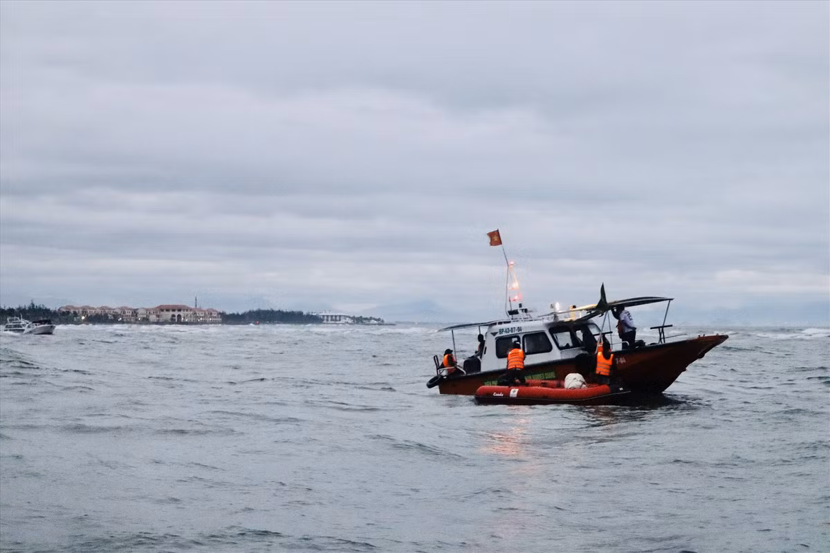 Chim ca no 15 nguoi chet o bien Cua Dai: Ai boi thuong cac nan nhan?-Hinh-3