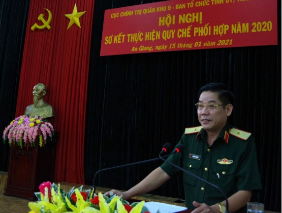 Thiếu tướng Nguyễn Văn Gấu, sinh ngày 16/9/1967, quê quán : xã Tân Thủy, huyện Ba Tri, tỉnh Bến Tre. Thiếu tướng Nguyễn Văn Gấu là Ủy viên Trung ương Đảng Khóa XIII, trình độ lý luận chính trị cao cấp, trình độ chuyên môn: Cử nhân Khoa học Xã hội và Nhân văn.