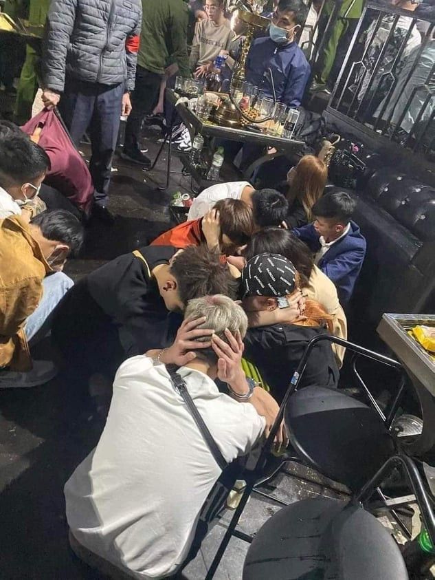 Hai Duong: Nhieu doi tuong nhiem COVID-19 tham gia bay lac o Bar-Hinh-4