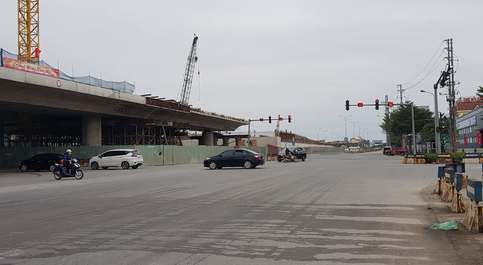 Mật độ xe lưu thông thưa thớt.