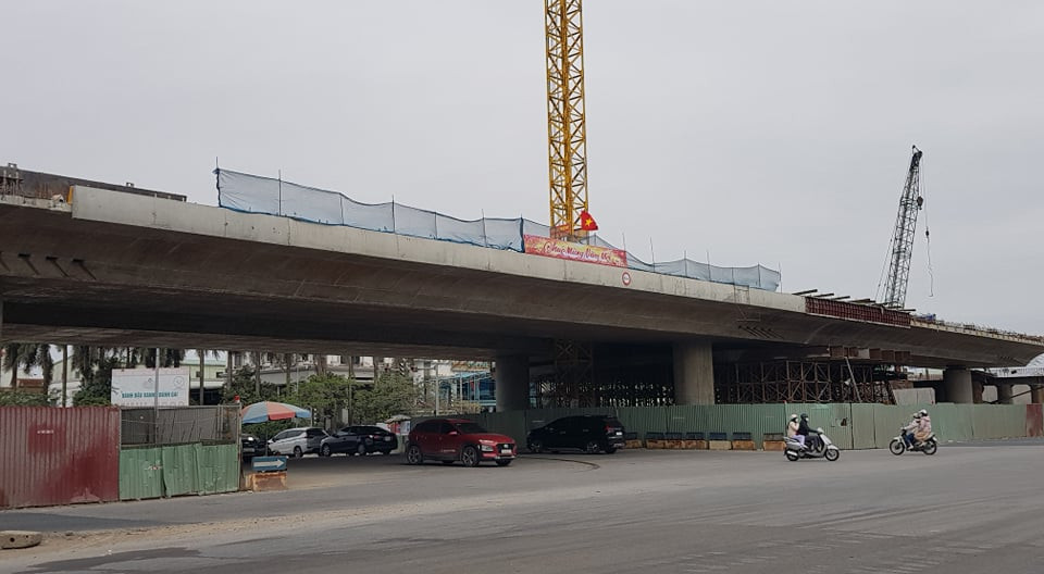 Khu vực thường xuyên ùn tắc do đang thi công cầu vượt, nay đường thông thoáng khác lạ.