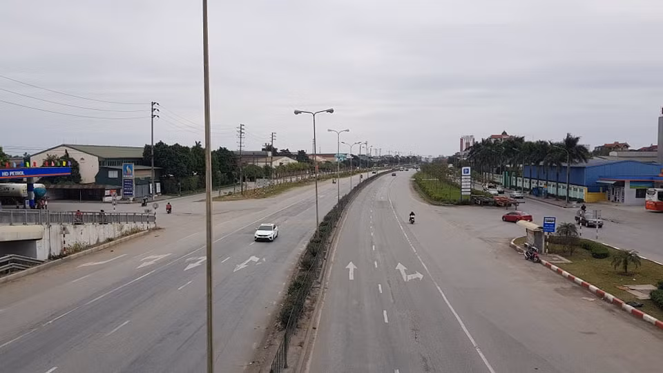 Hinh anh giao thong khac la tren QL5 ngay tet Nham Dan 2022-Hinh-2