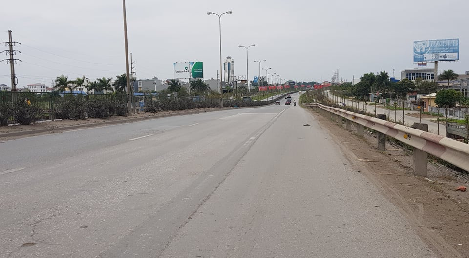 Quốc lộ 5 trong cảnh yên bình hiếm hoi.