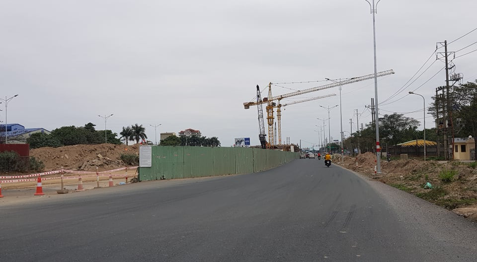 Hiếm khi con đường này thông thoáng đến như vậy.