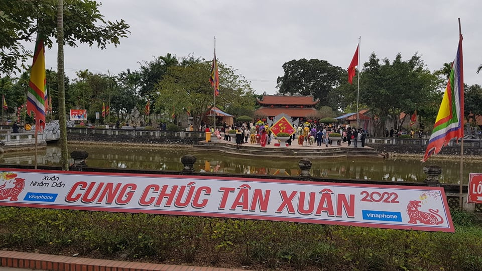 Ngày 3/2 (mùng 3 tết), ghi nhận của PV Báo Tri thức và Cuộc sống, tại đền Bia (thôn Văn Thai, xã Cẩm Văn, huyện Cẩm Giàng, tỉnh Hải Dương) – thờ Đại Danh y Tuệ Tĩnh được tôn vinh là vị Thánh thuốc Nam và tấm Bia đá thời Hậu Lê do Công bộ Tả thị lang – Tiến sĩ Nguyễn Danh Nho soạn khắc lời di nguyện của Đại danh Y- Thiền sư Tuệ Tĩnh vào bia đá. 