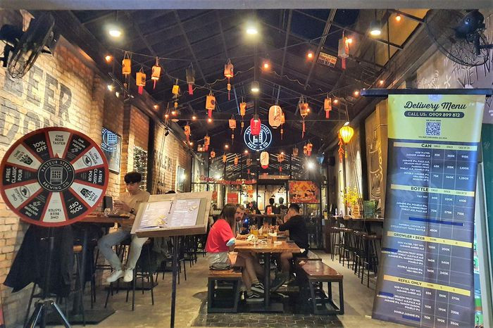 Khu Thao Dien dong duc ngay Tet, hang quan het cho tu som-Hinh-9